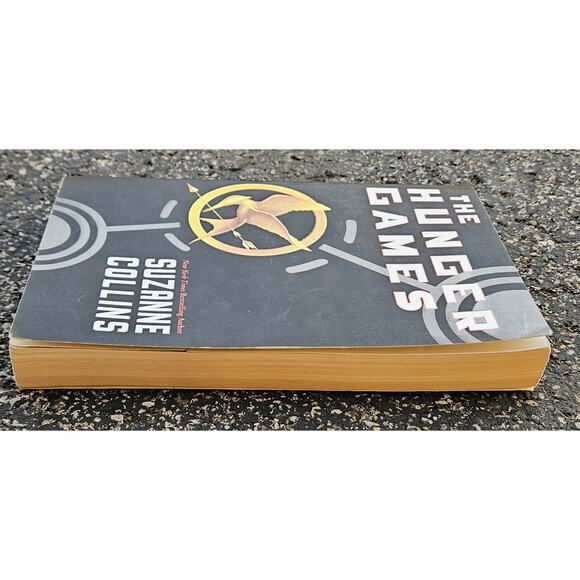 The Hunger Games Paperback Book 1 Of 3 Suzanne Collins MINT - Picture 4 of 5